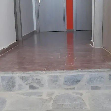Vasilis Guesthouse By The Airport ゲストハウス Mikrománi