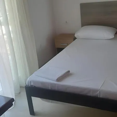 Vasilis Guesthouse By The Airport ゲストハウス Mikrománi