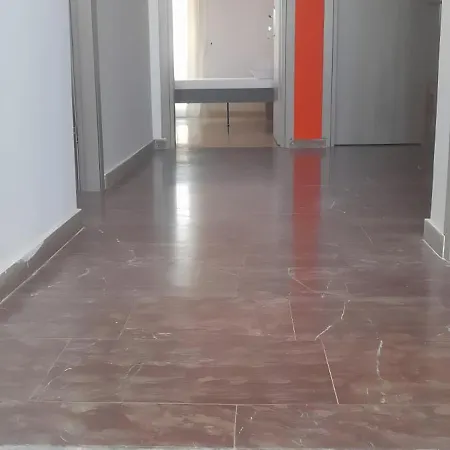 Vasilis Guesthouse By The Airport ゲストハウス 3*