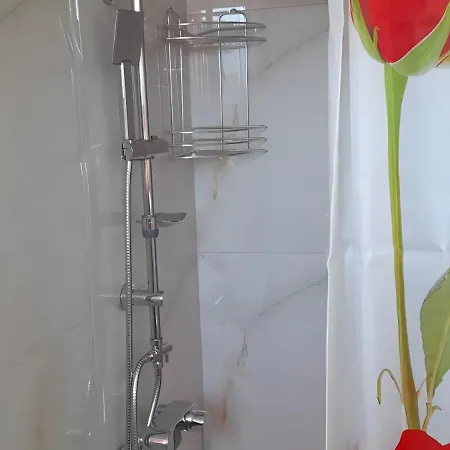 Vasilis Guesthouse By The Airport ゲストハウス Mikrománi